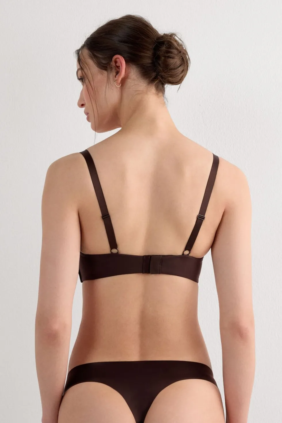 Biustonosz trójkątny z mikrofibry Ultralight Adele